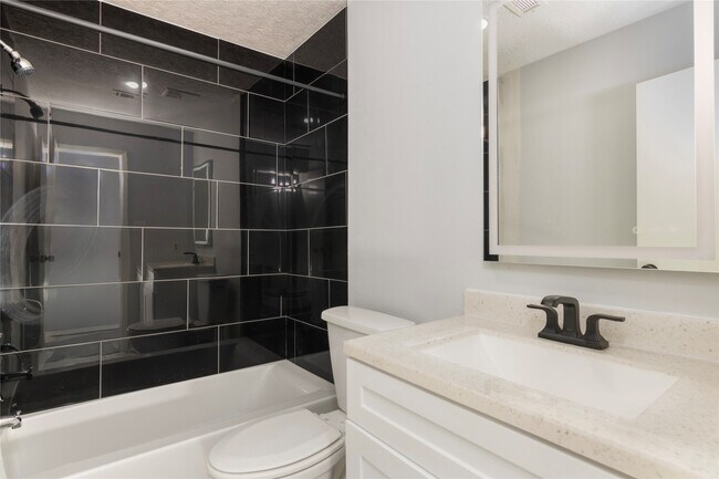 Building Photo - 4158 Bermuda Dr