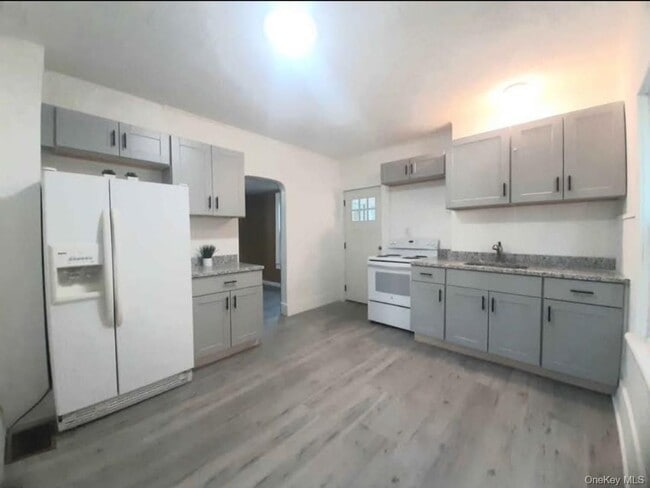 Building Photo - 124 South Ave