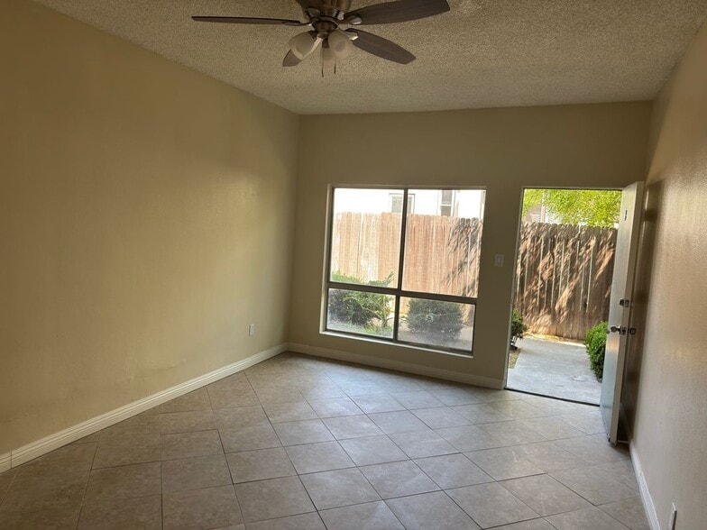 Primary Photo - 1915 Cedar Ave