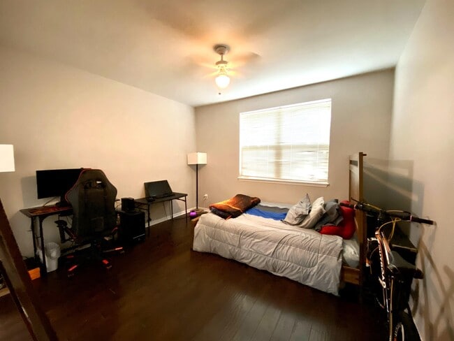 Building Photo - 3432 Westchester Square Blvd