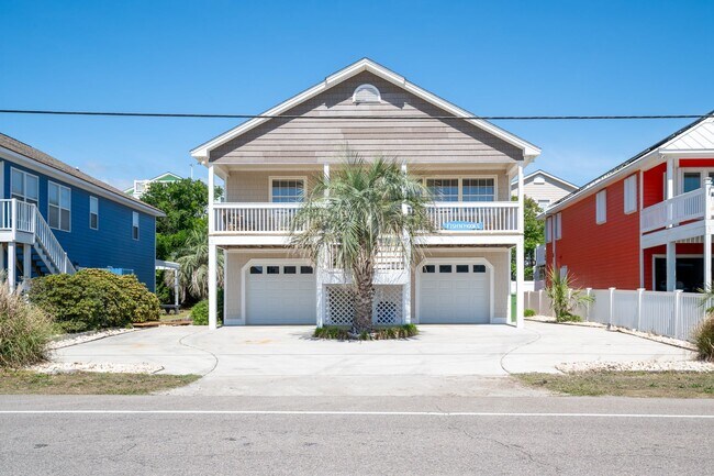 Building Photo - PERFECT OFF-SEASON BEACH GETAWAY