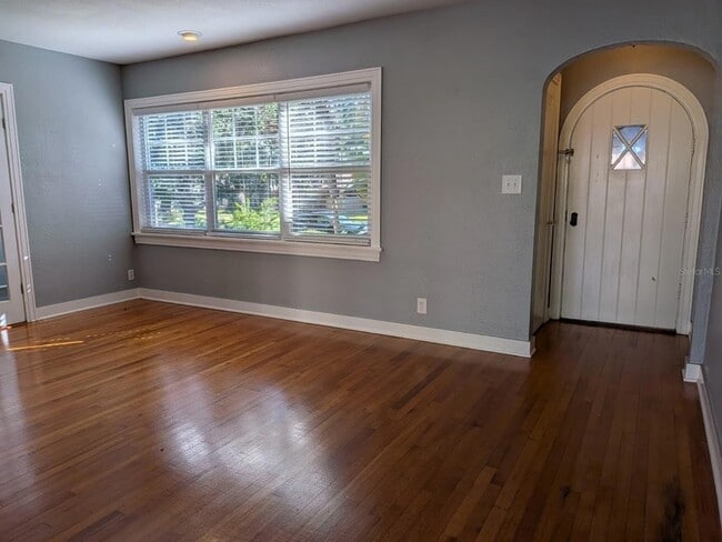 Building Photo - 145 29th Ave N