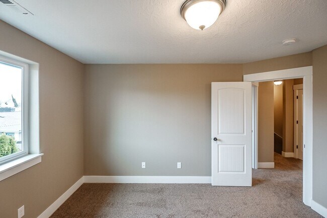 Building Photo - 270-272 Gwinn Street E