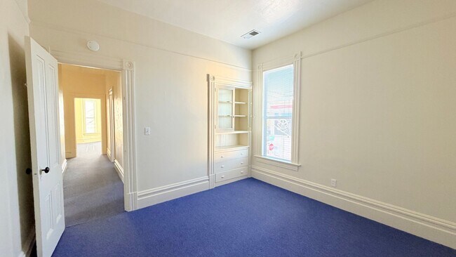 Building Photo - 1545 Lincoln Ave