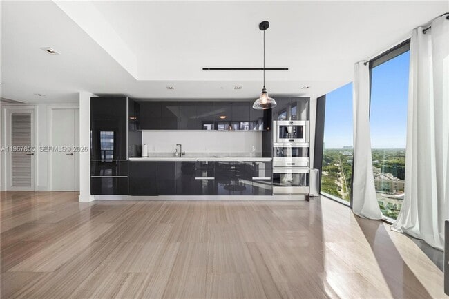 Building Photo - 1451 Brickell Ave