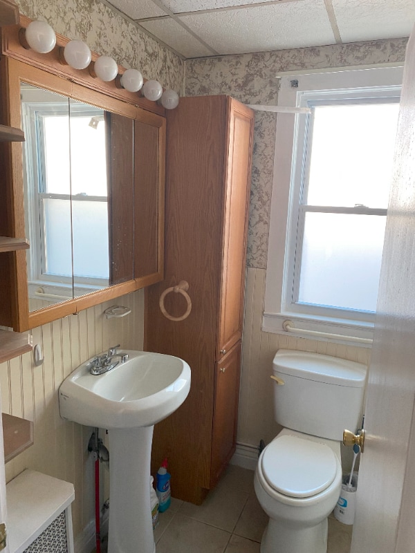 Building Photo - 605 Larch St