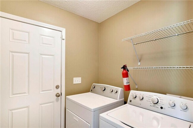 Building Photo - 123 Southwinds Dr