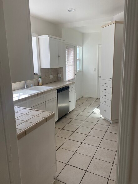 Kitchen - 841 S Shenandoah St