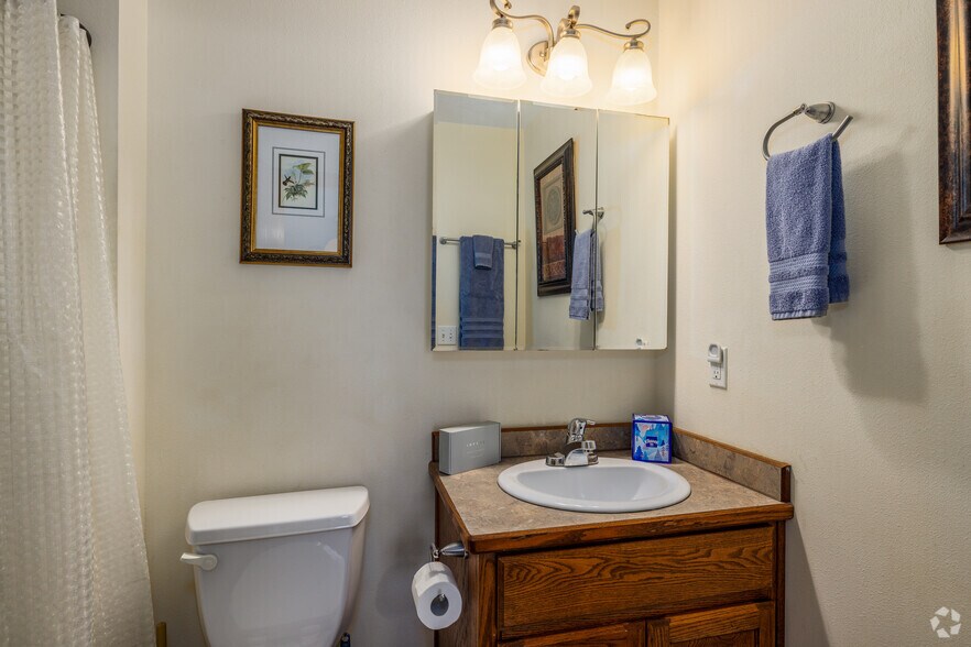 2BR, 2BA - 1250SF - Primary Bathroom - Sanibel Executive Suites