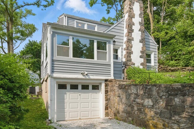 Building Photo - 24 Annadale St
