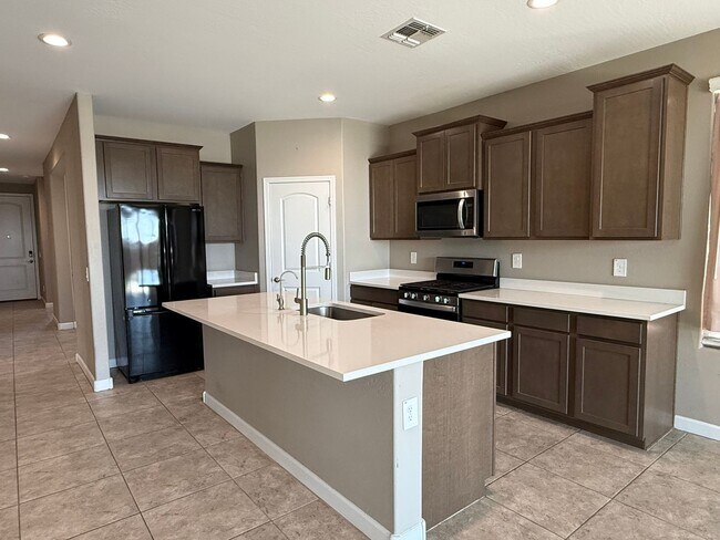 Building Photo - Beautiful Newer 4 Bedroom 3 Bathroom Anthem at Merrill Ranch Home!