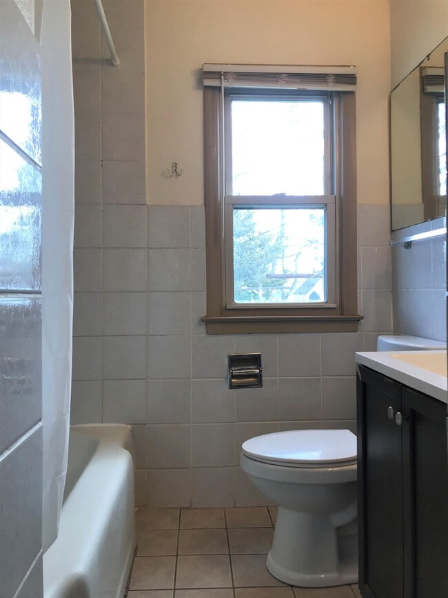 Building Photo - 1305 Temkin Ave