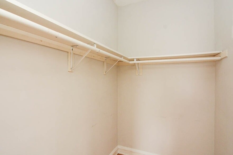 Building Photo - 4644 N Paulina St