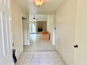 Building Photo - 2802 Valley Forest Dr