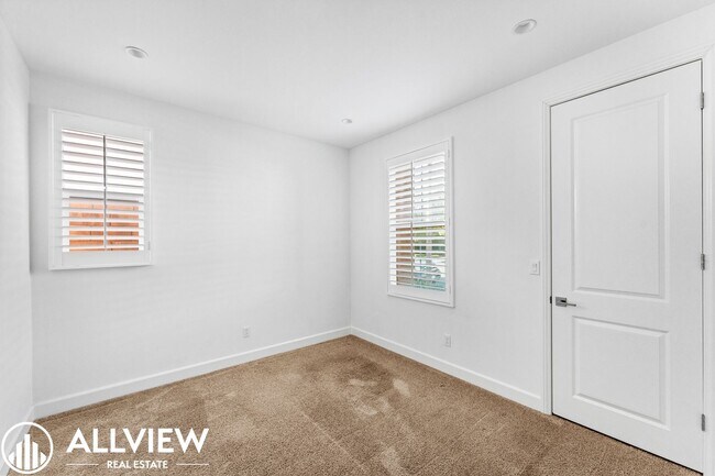 Building Photo - Gorgeous 3 bedroom 2.5 bath home in the newly constructed association of Eastwood Village!