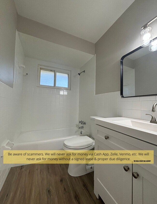 Building Photo - 1118 Soria St