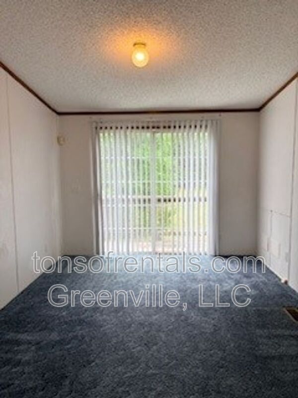 Building Photo - 112 Acorn Trail