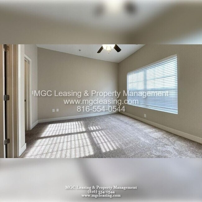 Building Photo - 2 Bedroom Luxury Apartment in the Northland of KCMO
