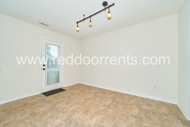 Building Photo - 127 Broadmoor Bend