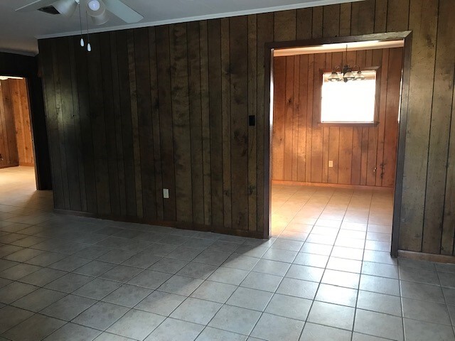 Building Photo - 413 Mary St