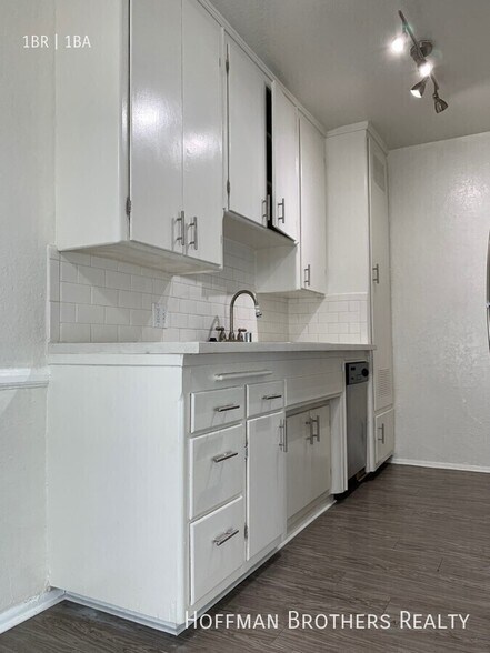 Building Photo - 4845 W Slauson Ave