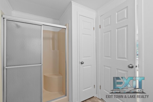 Building Photo - 2 Bedroom, 2 Bath Home located in Tanglewood Shores
