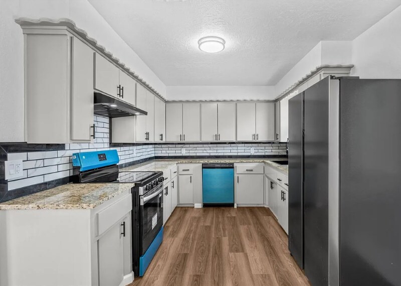 Building Photo - 4811 NW Lindy Ave