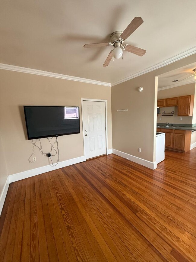 Building Photo - 341 N Lafayette St