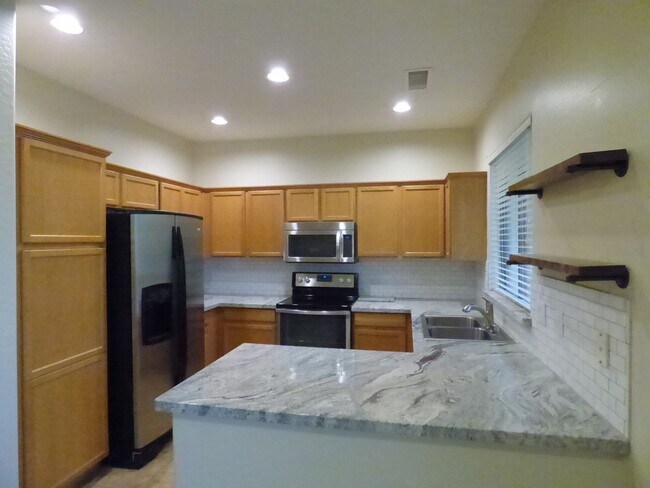 Building Photo - Great location near Bell Rd in Surprise! A...