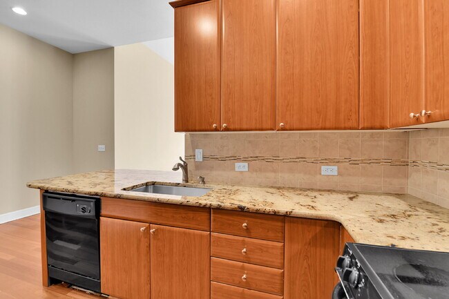 Building Photo - $1,900.00, 1 bed, 1 bath, located in Denve...