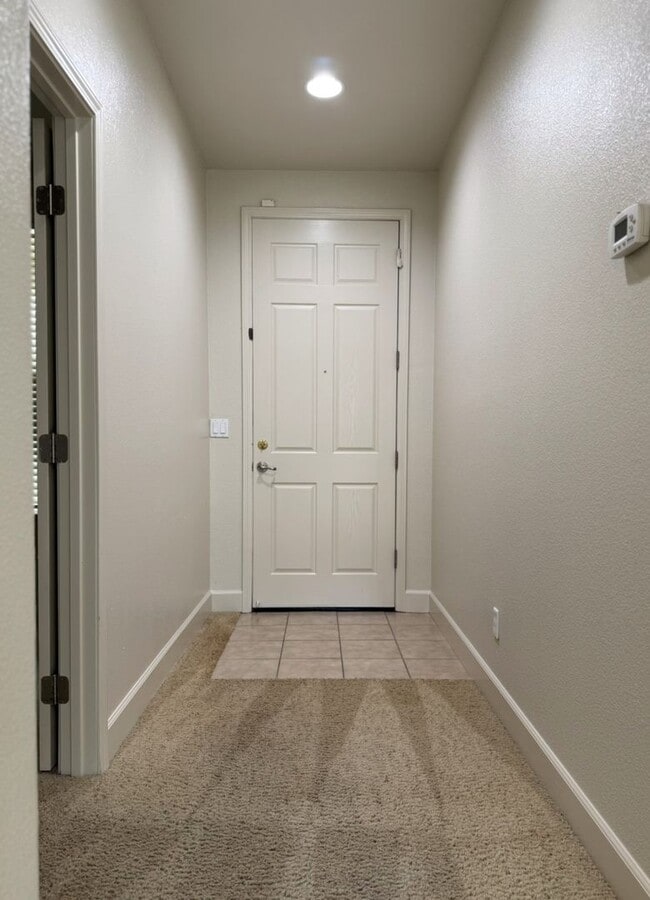 Building Photo - Pleasing 5/2 near college and UC