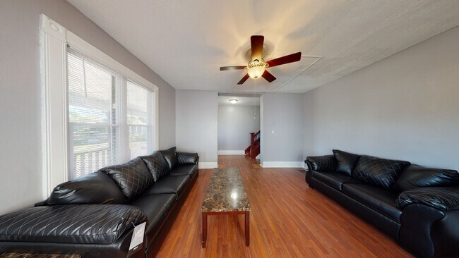 Building Photo - 1412 E Genesee St