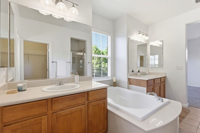 Building Photo - 24 E Heritage Dr