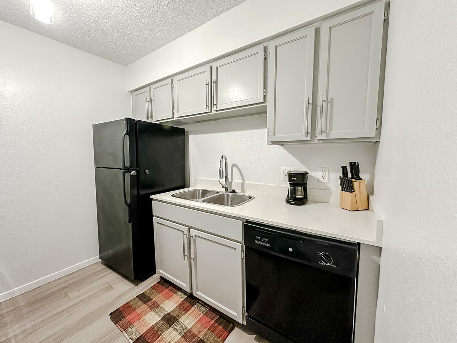 Building Photo - 1071 Clayton Ln