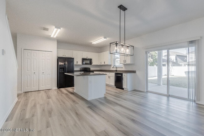 Building Photo - 12181 Hazelmoor Ct