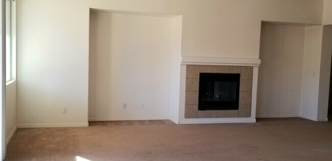 Building Photo - 4901 Oro Ln