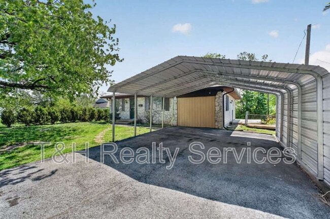 Building Photo - 1655 Walker Ave