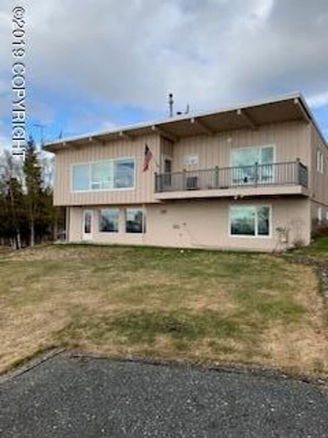 Building Photo - Quiet home in South Anchorage with Views