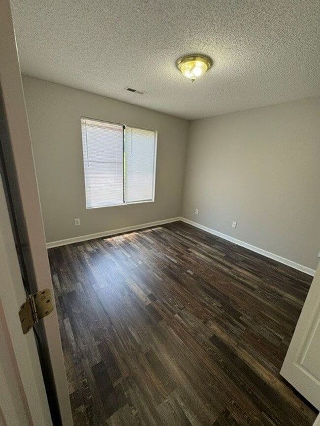 Building Photo - 819 Belmont Dr