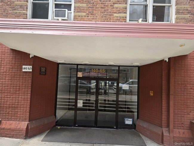 Building Photo - 140-65 Beech Ave