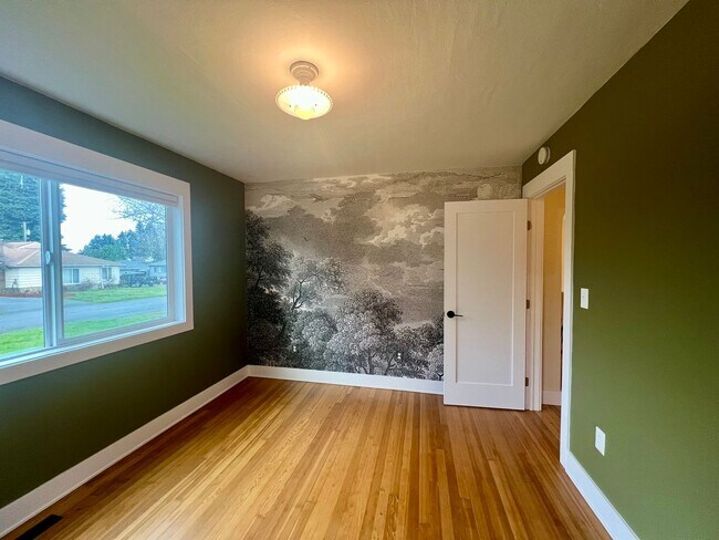 Building Photo - PENDING APPLICATION; Charming 2 BD + Studio (Water Included)