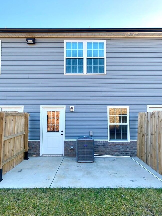 Building Photo - 1728 Manning Dr