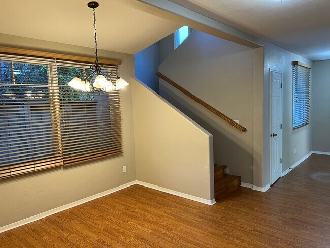 Building Photo - 3 Bedroom Home