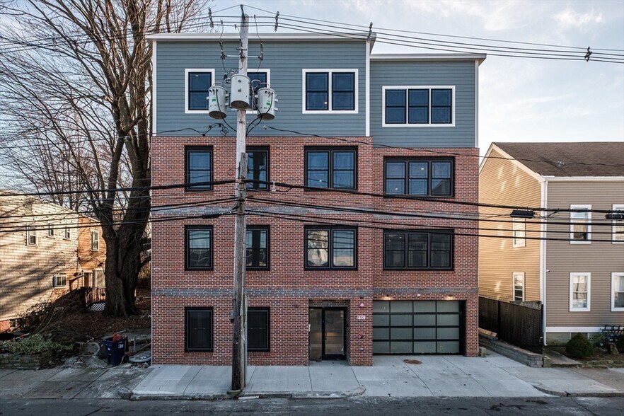 Building Photo - 125 Addison St