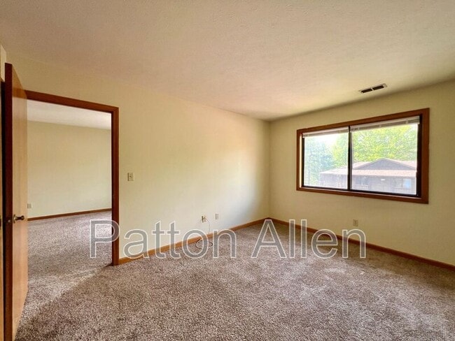 Building Photo - 530 Courtwood Ln