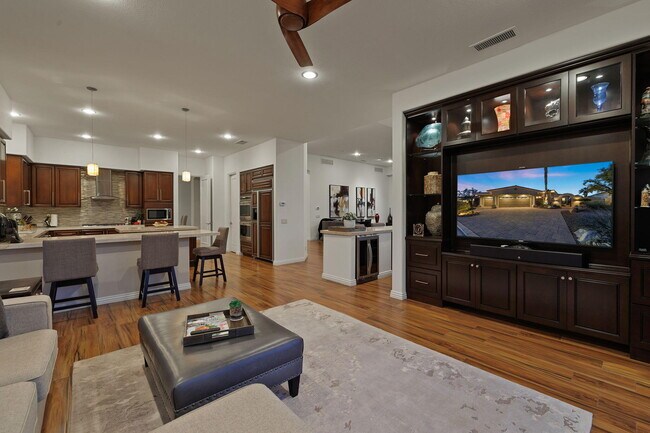 Building Photo - 704 Mission Creek Dr
