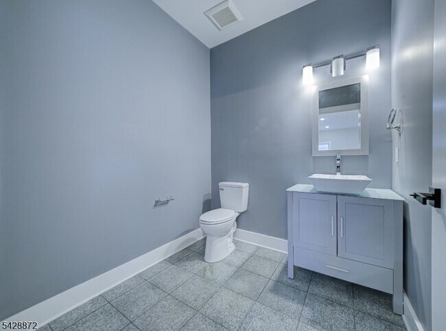 Building Photo - 8 Travers Ave