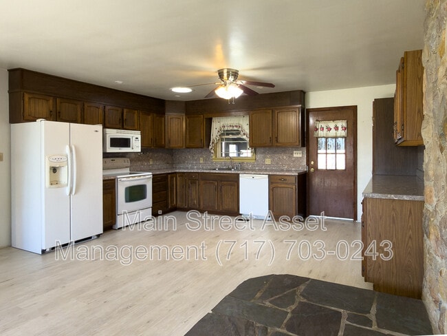 Building Photo - 735 Yellow Hill Rd