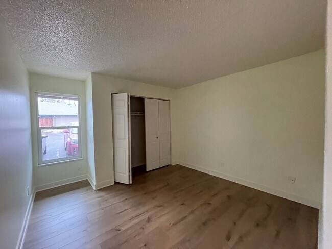 Building Photo - 5918 S Willow Way