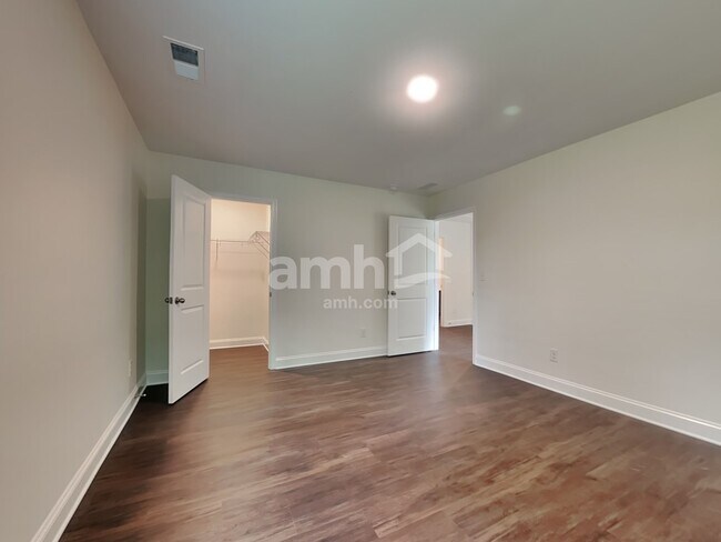 Building Photo - 611 Rivermist Dr